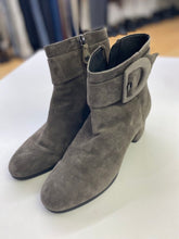 Load image into Gallery viewer, Geox suede booties 38
