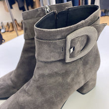 Load image into Gallery viewer, Geox suede booties 38
