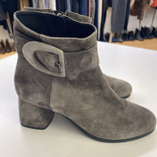 Load image into Gallery viewer, Geox suede booties 38
