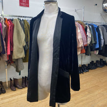 Load image into Gallery viewer, BB Dakota velour blazer XS
