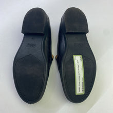 Load image into Gallery viewer, Crown Vintage leather loafers 7
