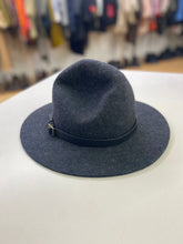 Load image into Gallery viewer, Gap wool hat M/L
