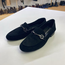 Load image into Gallery viewer, The Wishbone Collection suede loafers NWOT 6.5
