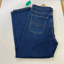 Load image into Gallery viewer, Levis High Rise Straight Crop jeans NWT 30
