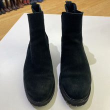 Load image into Gallery viewer, La Canadienne suede pull on boots 8.5
