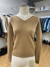 Load image into Gallery viewer, Babaton cashmere sweater XS
