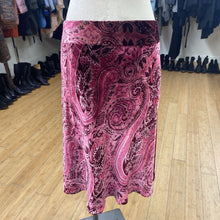 Load image into Gallery viewer, Banana Republic velour paisley Skirt 8
