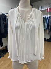 Load image into Gallery viewer, Banana Republic top S
