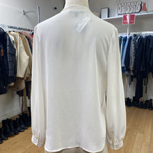 Load image into Gallery viewer, Banana Republic top S
