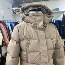 Load image into Gallery viewer, Lole Puffer coat XXS
