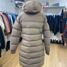 Load image into Gallery viewer, Lole Puffer coat XXS
