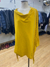 Load image into Gallery viewer, Laura fringe sweater M
