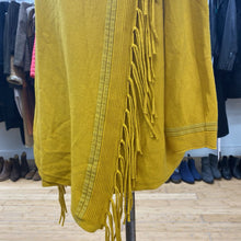 Load image into Gallery viewer, Laura fringe sweater M
