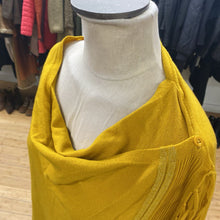 Load image into Gallery viewer, Laura fringe sweater M
