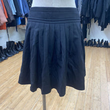 Load image into Gallery viewer, Club Monaco pleated skirt 4
