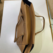 Load image into Gallery viewer, Tory Burch Tote bag
