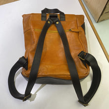 Load image into Gallery viewer, In Pell leather Backpack handbag
