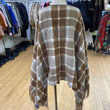 Load image into Gallery viewer, Banana Republic shawl

