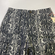 Load image into Gallery viewer, Alice &amp; Olivia cargo jogger jeans 27
