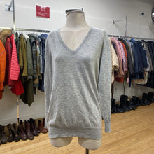Load image into Gallery viewer, Lord &amp; Taylor cashmere Sweater M
