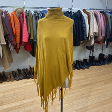 Load image into Gallery viewer, Robin shawl
