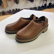 Load image into Gallery viewer, LL Bean clogs NWOT 9
