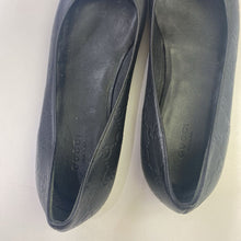 Load image into Gallery viewer, Gucci Guccissima flats 39
