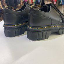 Load image into Gallery viewer, Dr. Martens Shoes 41/9

