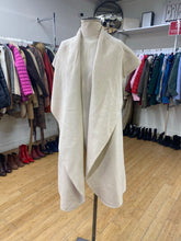 Load image into Gallery viewer, Zara long vest M
