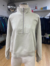 Load image into Gallery viewer, Essentials half zip sweater XS
