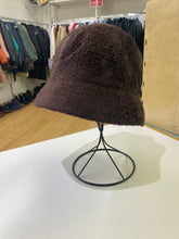 Load image into Gallery viewer, Gap olefin/blend bucket hat M/L
