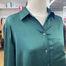 Load image into Gallery viewer, Gap satin shirt M
