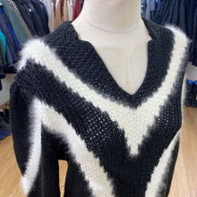 Load image into Gallery viewer, Tamiko vintage sweater M
