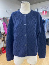 Load image into Gallery viewer, Uniqlo sweater L
