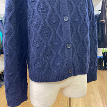 Load image into Gallery viewer, Uniqlo sweater L
