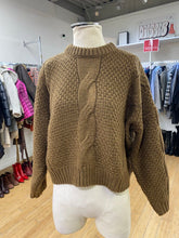 Load image into Gallery viewer, Oak &amp; Fort sweater M
