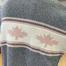 Load image into Gallery viewer, Cotton Country Canada sweater L
