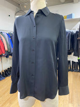 Load image into Gallery viewer, Vince silk/blend top XS

