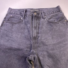 Load image into Gallery viewer, Denim Forum jeans 28
