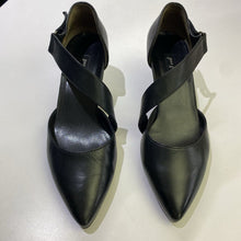 Load image into Gallery viewer, Paul Green leather kitten heels 7 (UK4.5)
