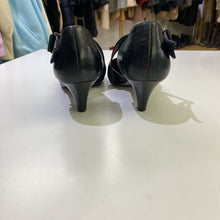 Load image into Gallery viewer, Paul Green leather kitten heels 7 (UK4.5)

