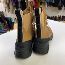 Load image into Gallery viewer, Sorel boots 7 NWT
