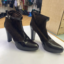 Load image into Gallery viewer, Gianvito Rossi suede/leather booties 41
