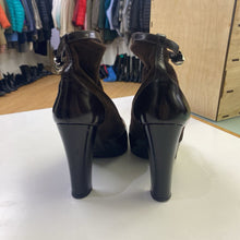 Load image into Gallery viewer, Gianvito Rossi suede/leather booties 41
