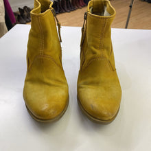 Load image into Gallery viewer, MJUS booties 7 (as is)
