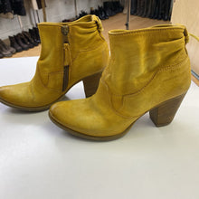 Load image into Gallery viewer, MJUS booties 7 (as is)
