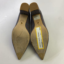 Load image into Gallery viewer, Stuart Weitzman fabric pumps 8
