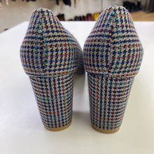 Load image into Gallery viewer, Stuart Weitzman fabric pumps 8
