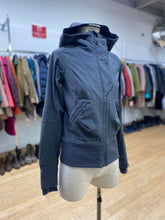 Load image into Gallery viewer, Lululemon jacket 4
