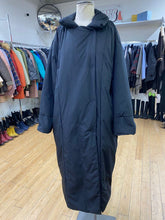 Load image into Gallery viewer, Gap long down coat XL
